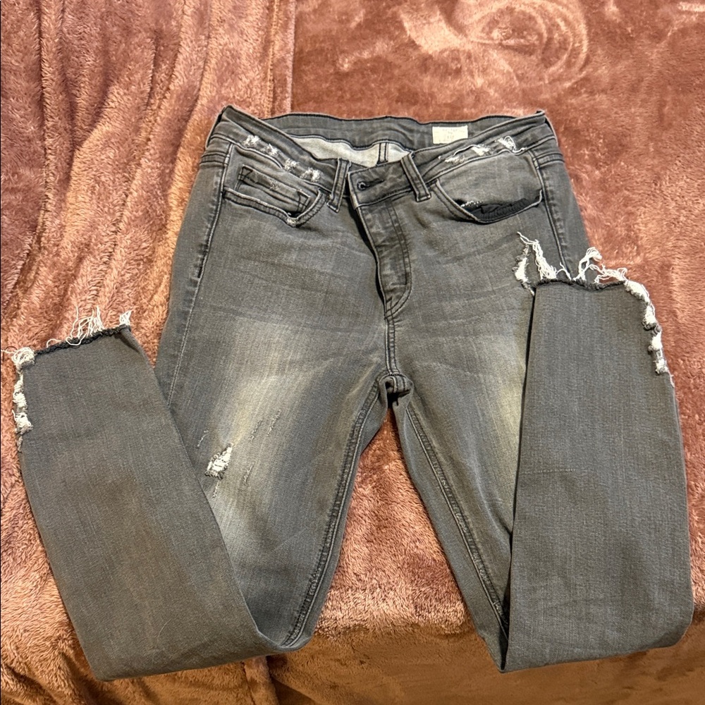 Bridge By Gly. Stylish Distressed Gray Skinny Jeans size 29